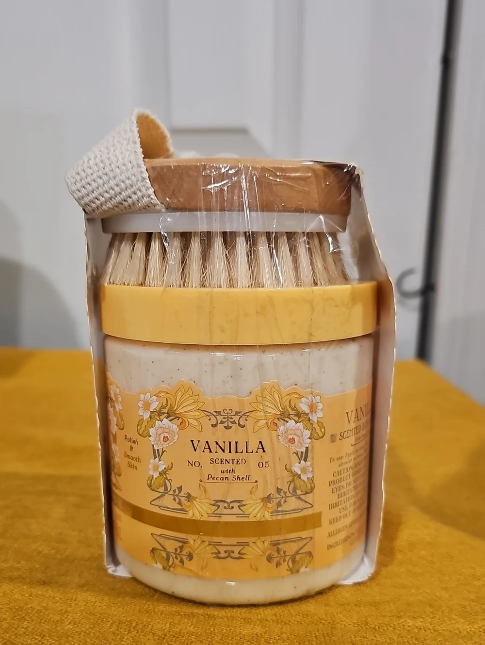 Asquith & Somerset Vanilla Scented Body Scrub w Brush 15.87 oz- New Sealed